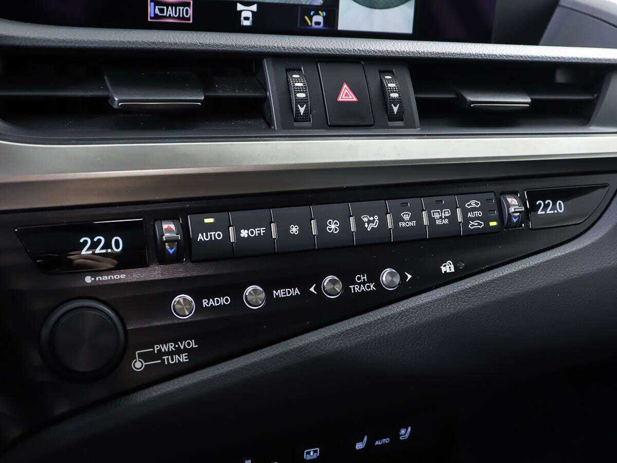 Lexus ES с пробегом — 2019 год. Фото: #18