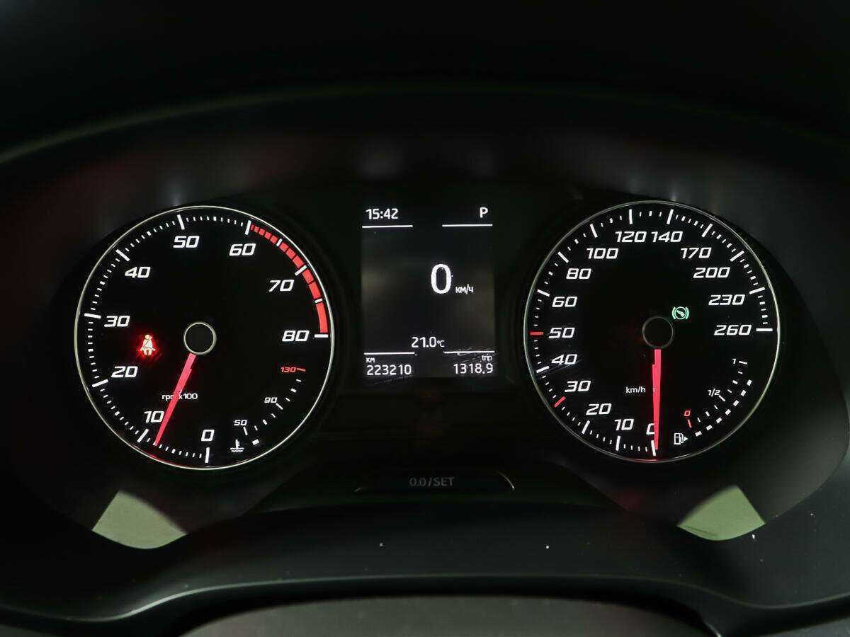 SEAT Leon с пробегом — 2013 год. Фото: #9