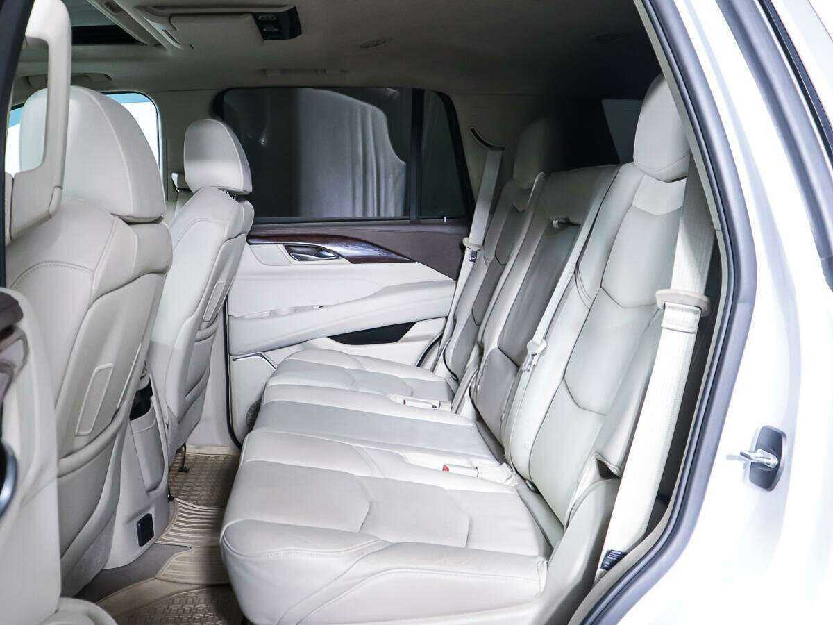 Cadillac Escalade с пробегом — 2016 год. Фото: #6