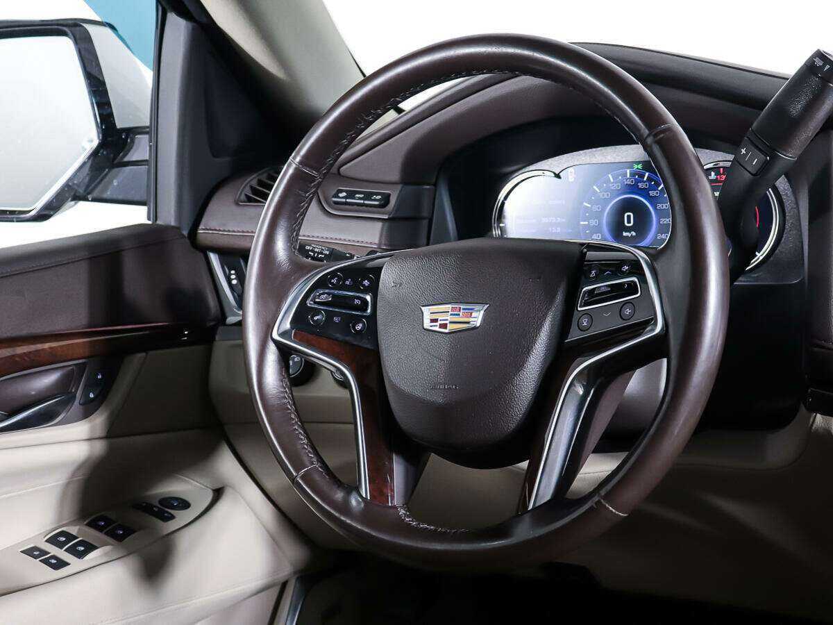 Cadillac Escalade с пробегом — 2016 год. Фото: #10