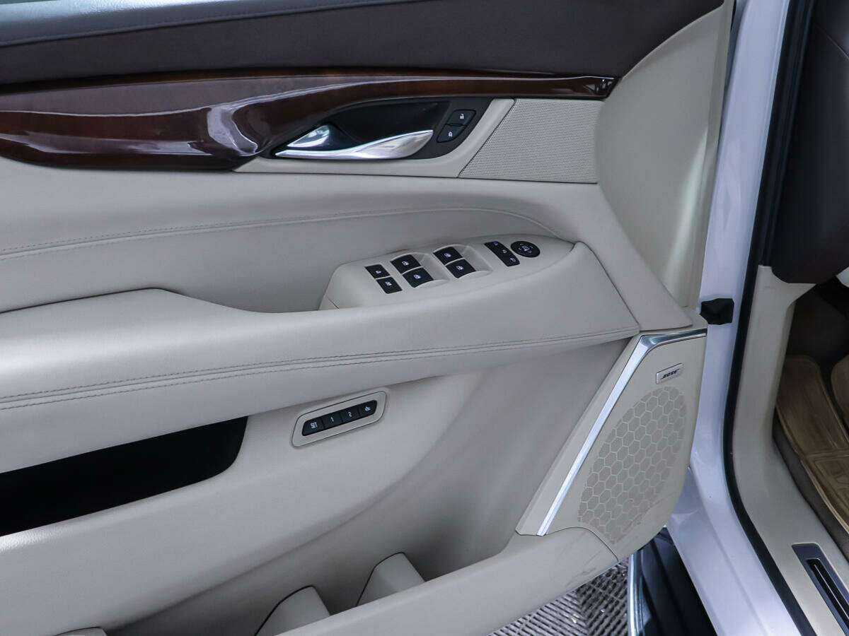 Cadillac Escalade с пробегом — 2016 год. Фото: #13