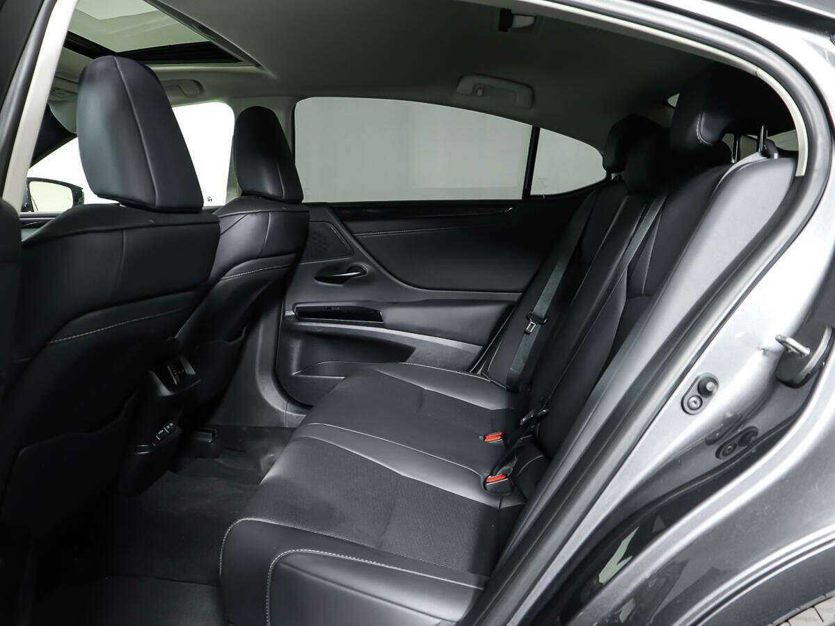 Lexus ES с пробегом — 2022 год. Фото: #4