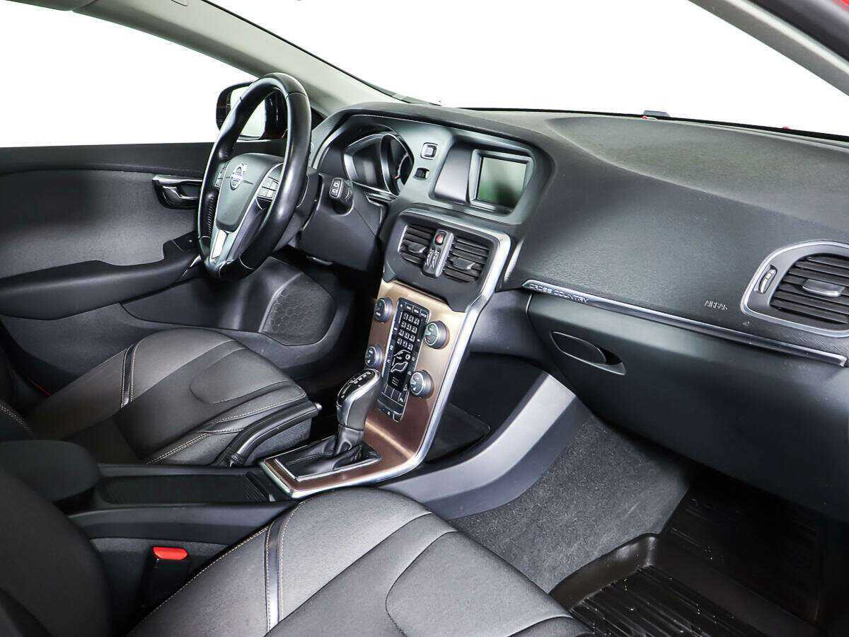 Volvo V40 Cross Country с пробегом — 2013 год. Фото: #8