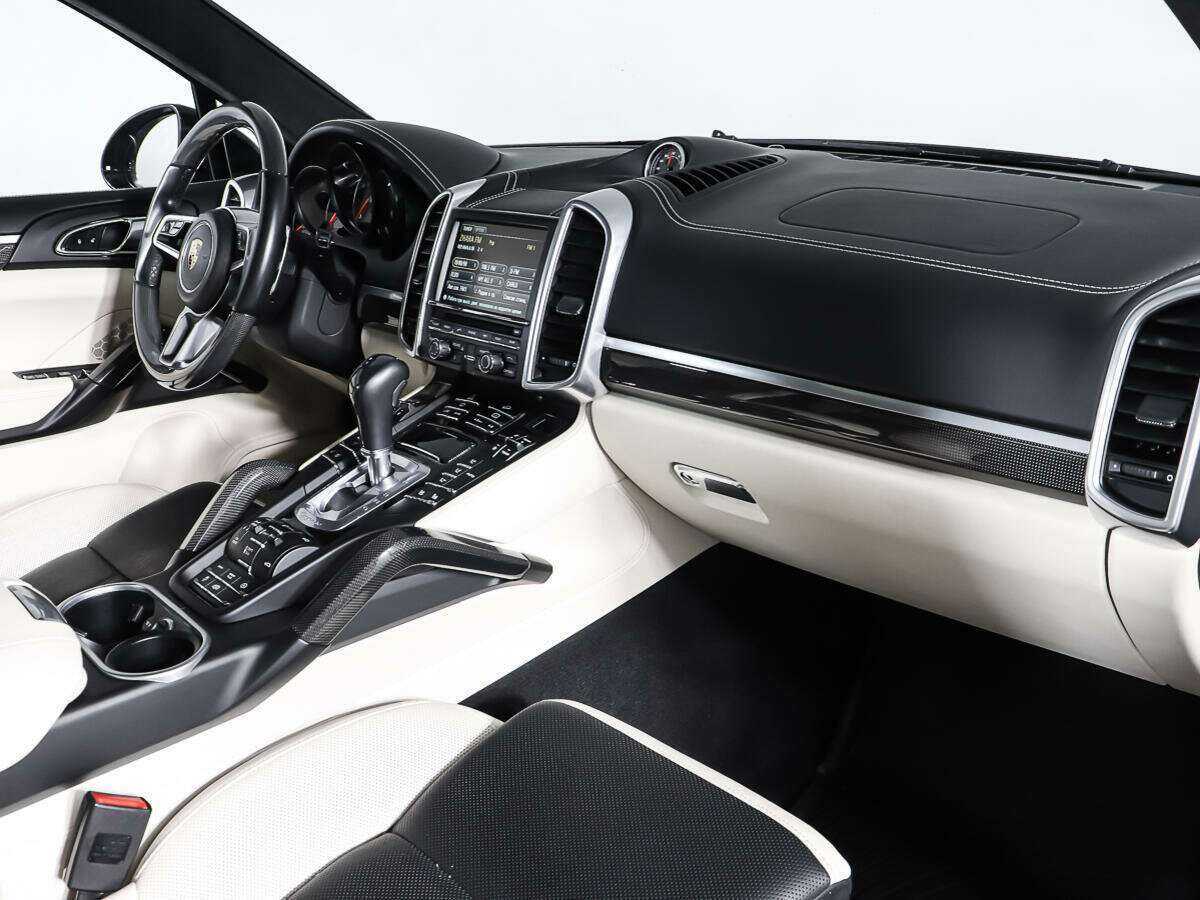 Porsche Cayenne с пробегом — 2015 год. Фото: #10