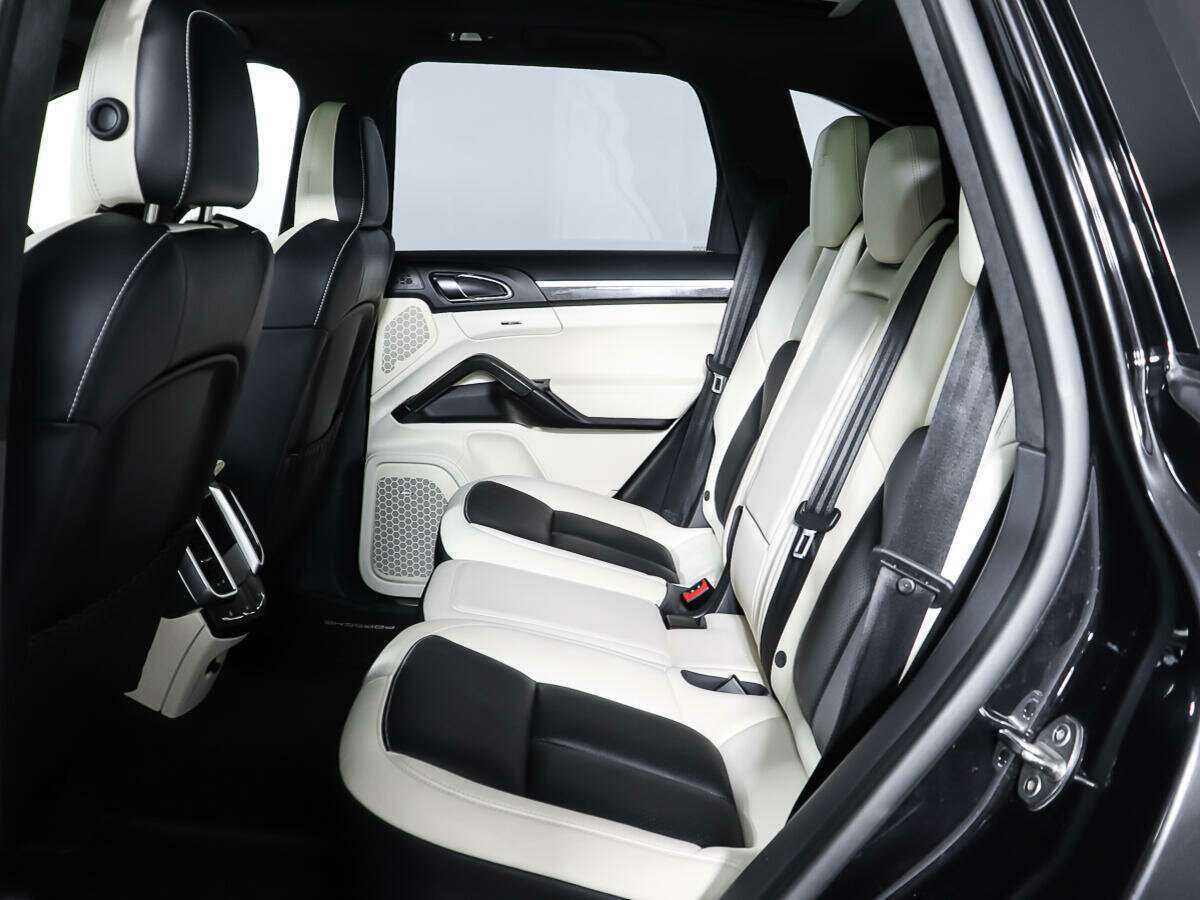 Porsche Cayenne с пробегом — 2015 год. Фото: #11