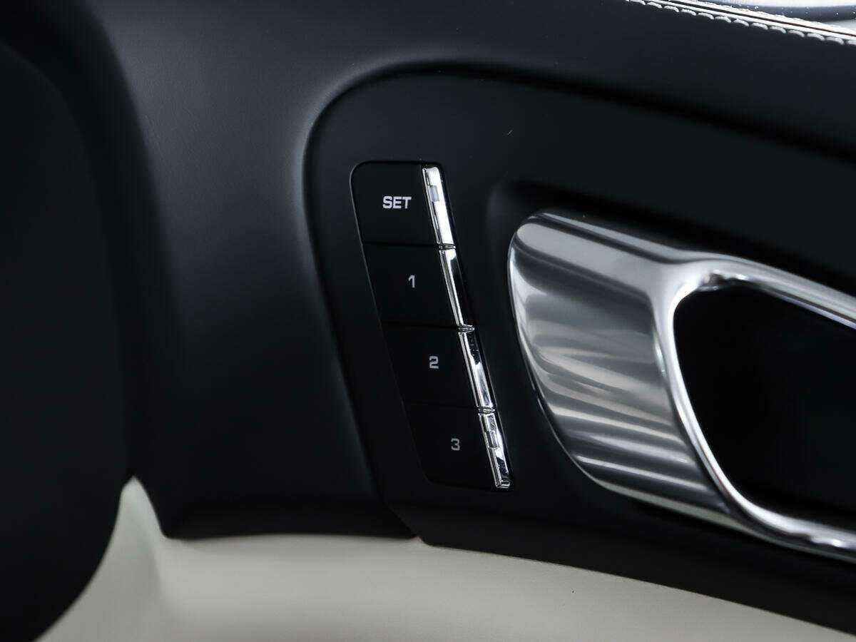 Porsche Cayenne с пробегом — 2015 год. Фото: #17