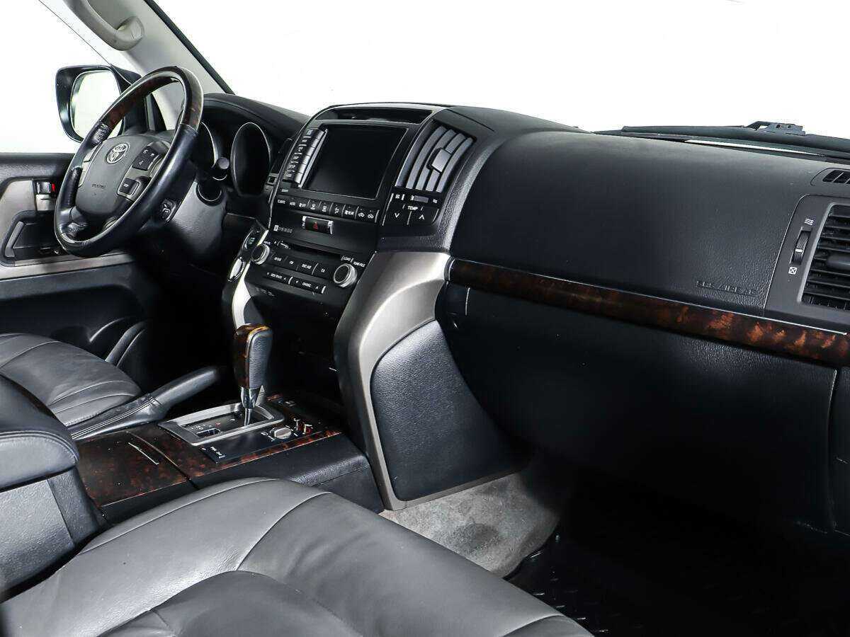 Toyota Land Cruiser с пробегом — 2010 год. Фото: #8