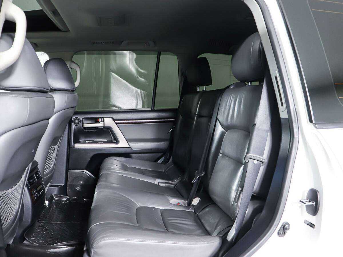 Toyota Land Cruiser с пробегом — 2010 год. Фото: #9