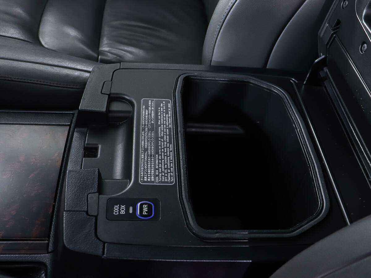 Toyota Land Cruiser с пробегом — 2010 год. Фото: #19