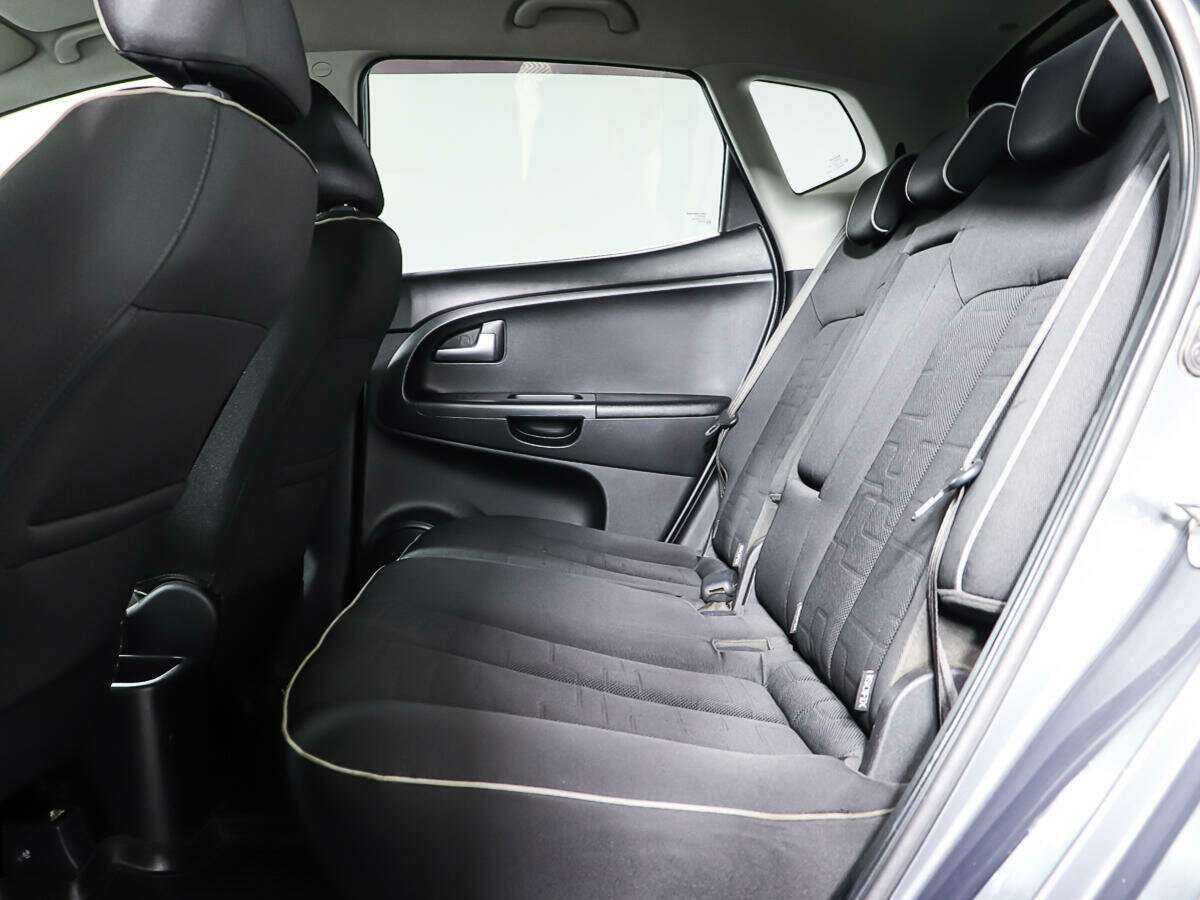 Kia Venga с пробегом — 2011 год. Фото: #10