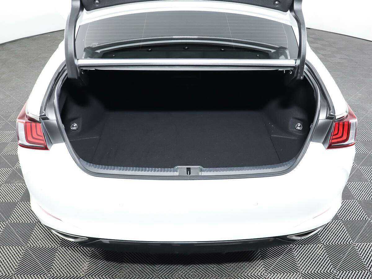 Lexus ES с пробегом — 2020 год. Фото: #8