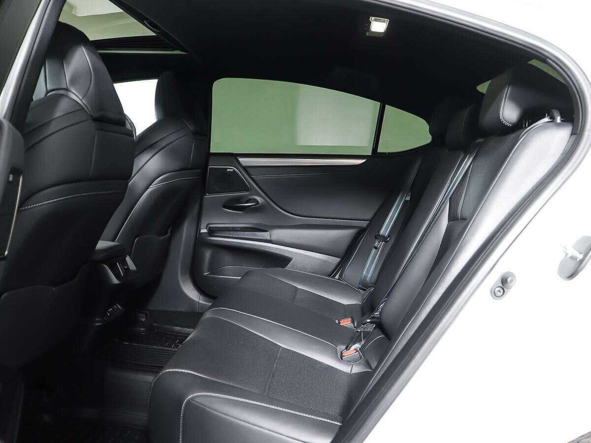 Lexus ES с пробегом — 2020 год. Фото: #10