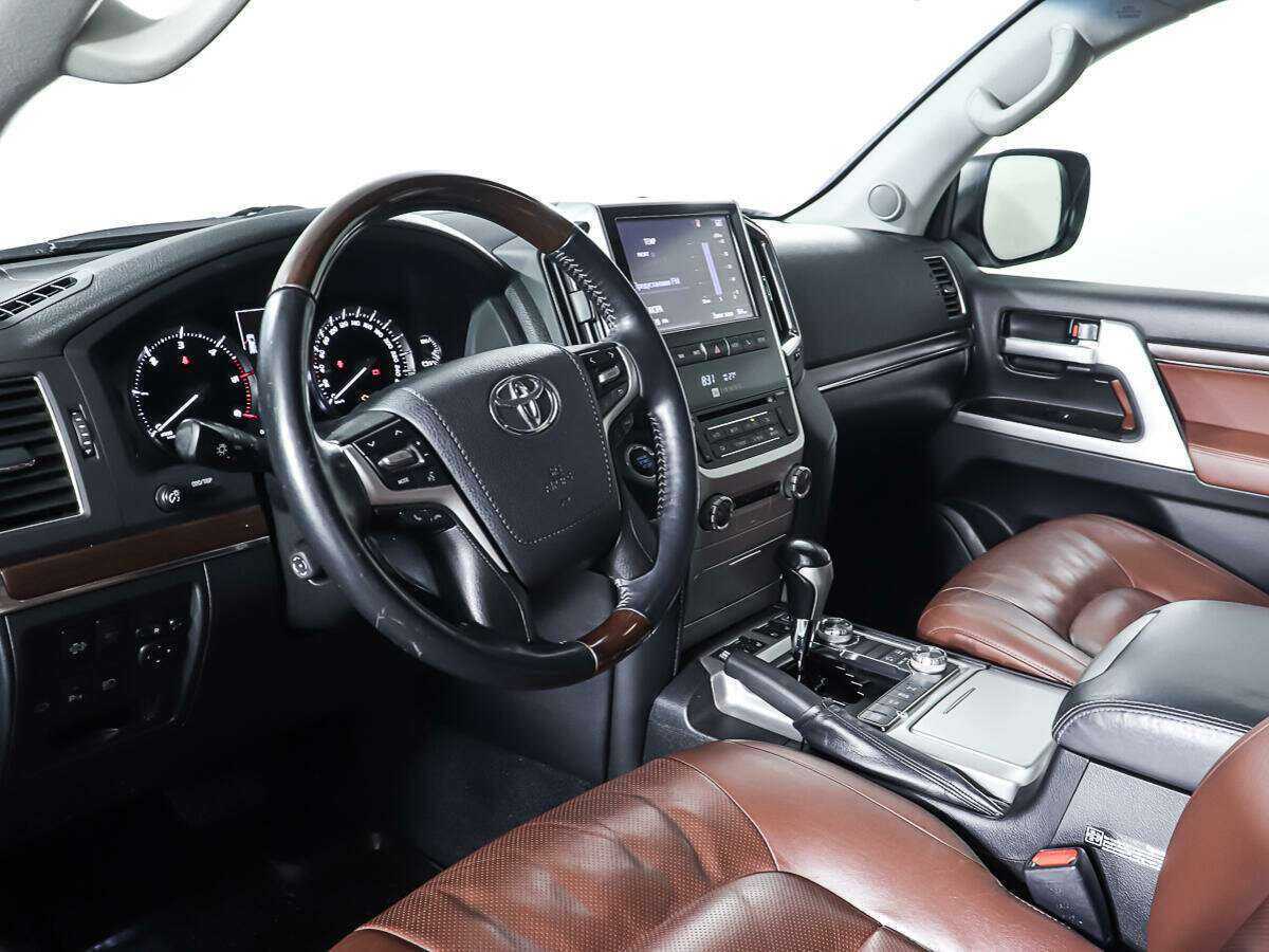 Toyota Land Cruiser с пробегом — 2016 год. Фото: #12