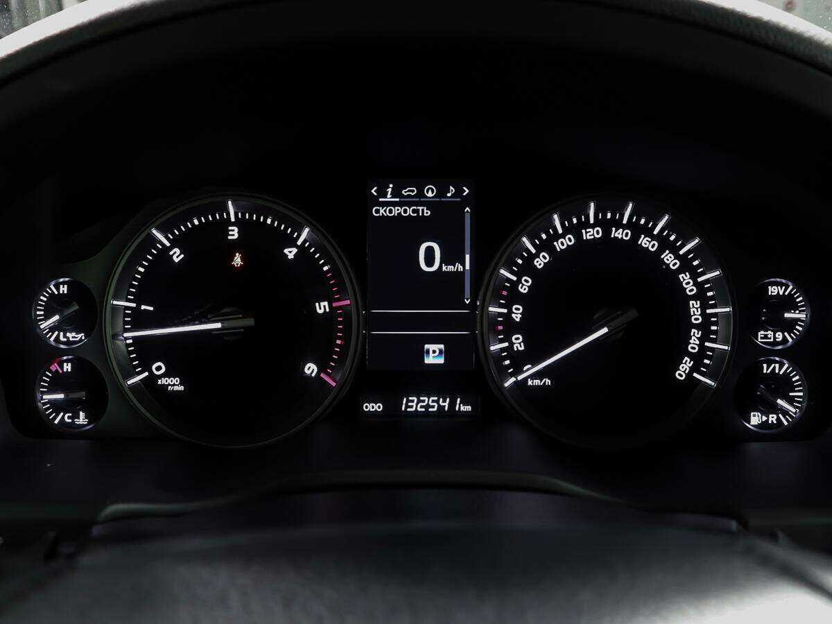 Toyota Land Cruiser с пробегом — 2016 год. Фото: #13