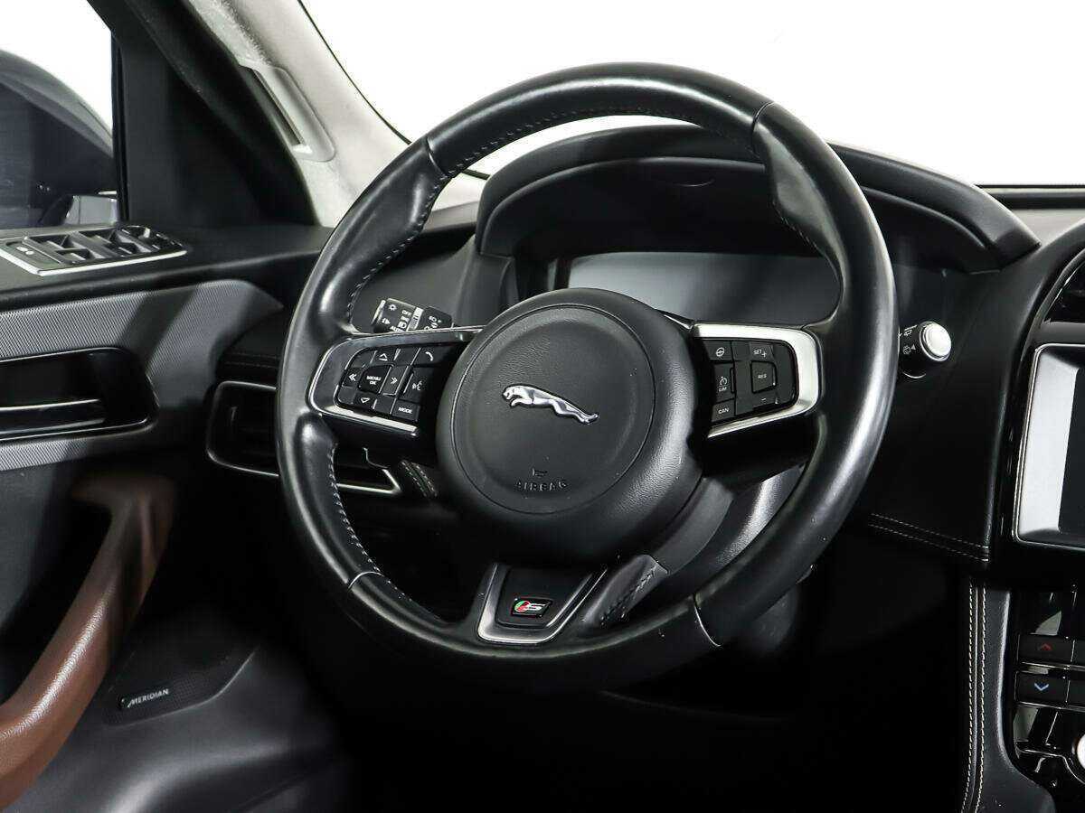 Jaguar F-Pace с пробегом — 2017 год. Фото: #13