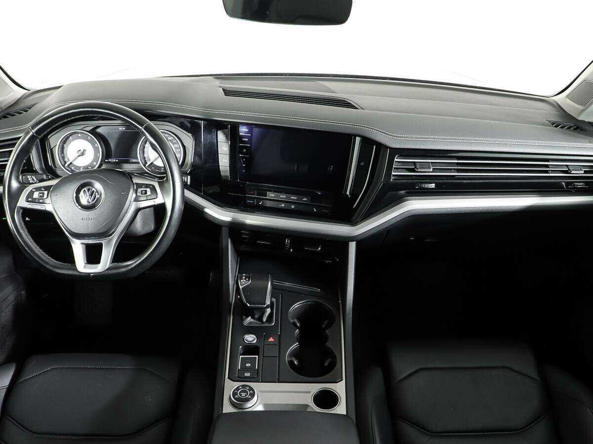 Volkswagen Touareg с пробегом — 2019 год. Фото: #12