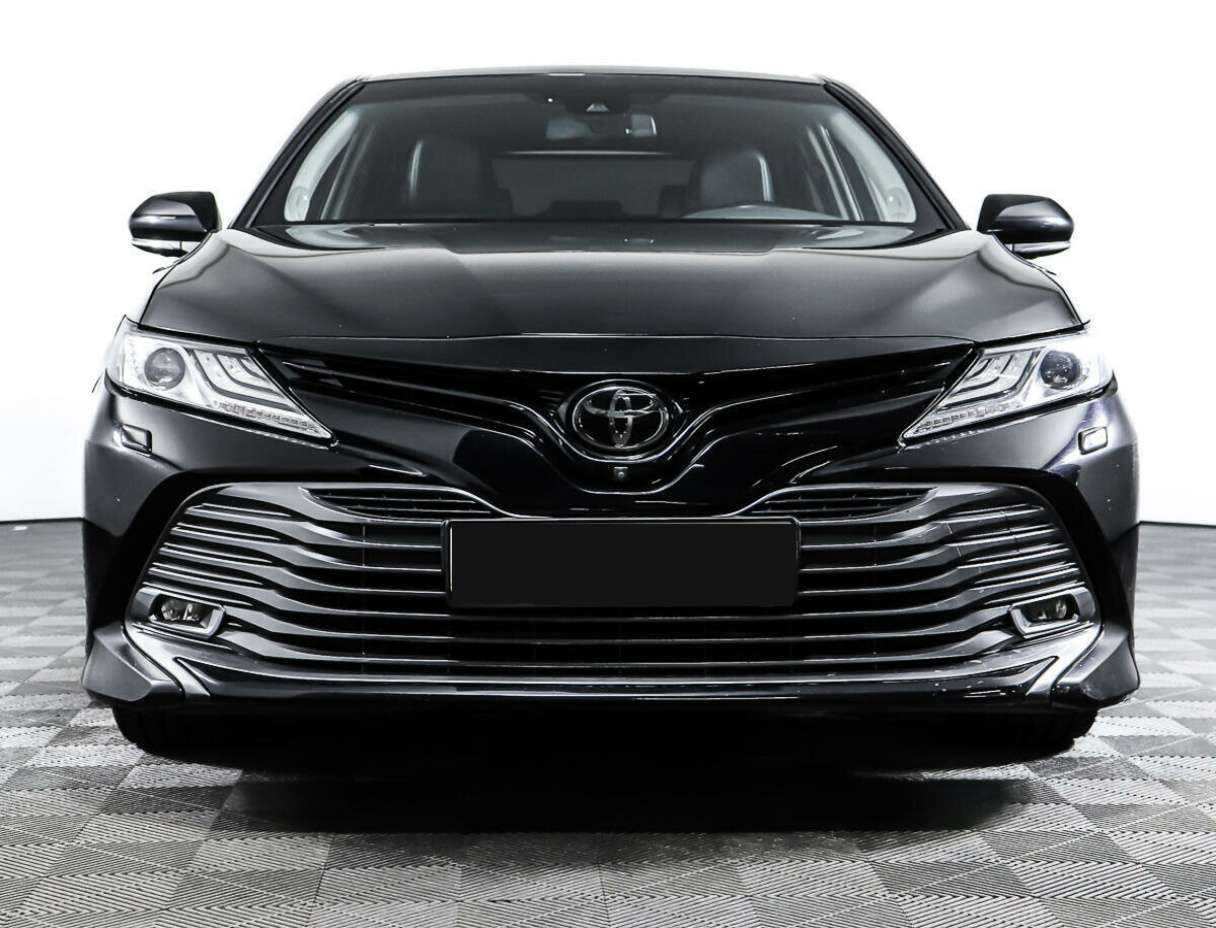 Toyota Camry с пробегом — 2019 год. Фото: #1