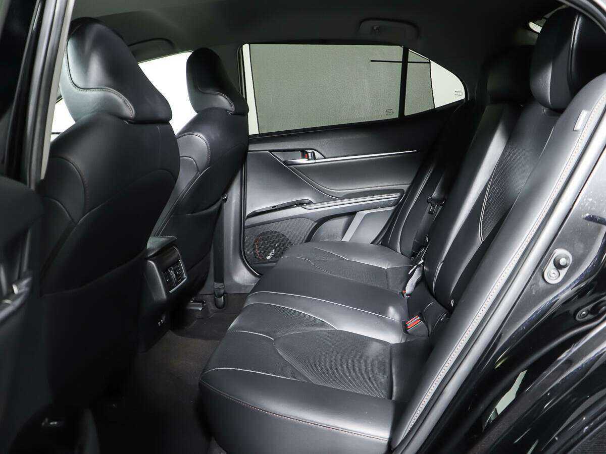 Toyota Camry с пробегом — 2019 год. Фото: #9