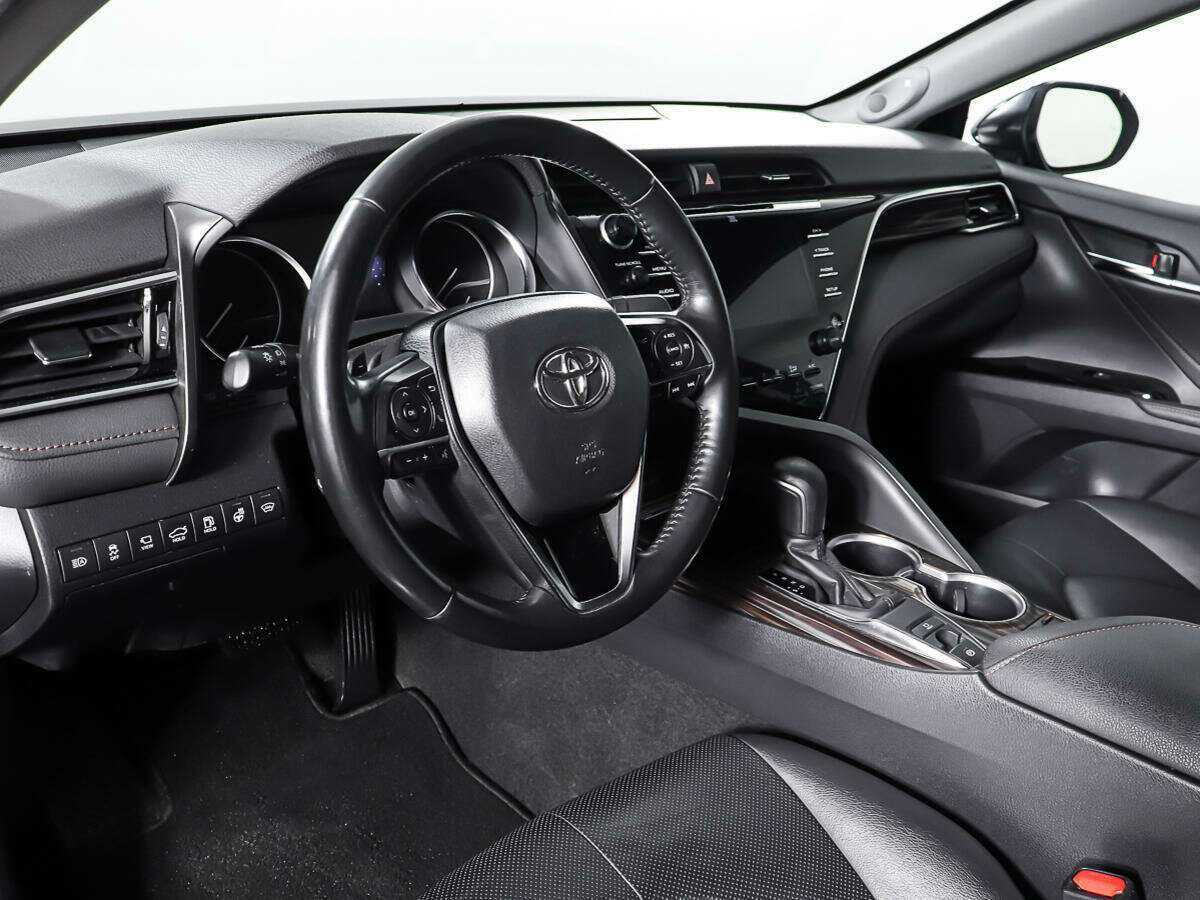 Toyota Camry с пробегом — 2019 год. Фото: #12