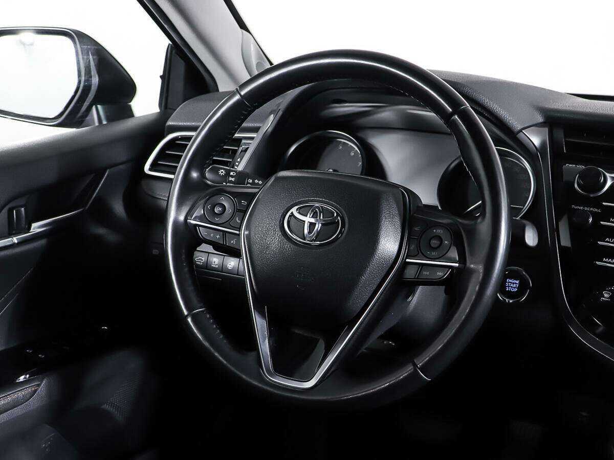 Toyota Camry с пробегом — 2019 год. Фото: #20