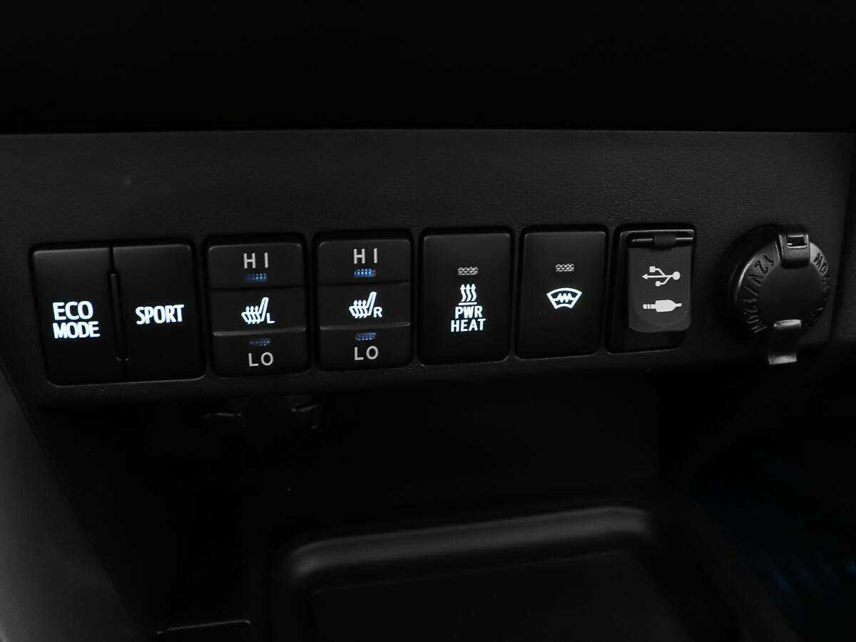 Toyota RAV4 с пробегом — 2018 год. Фото: #19