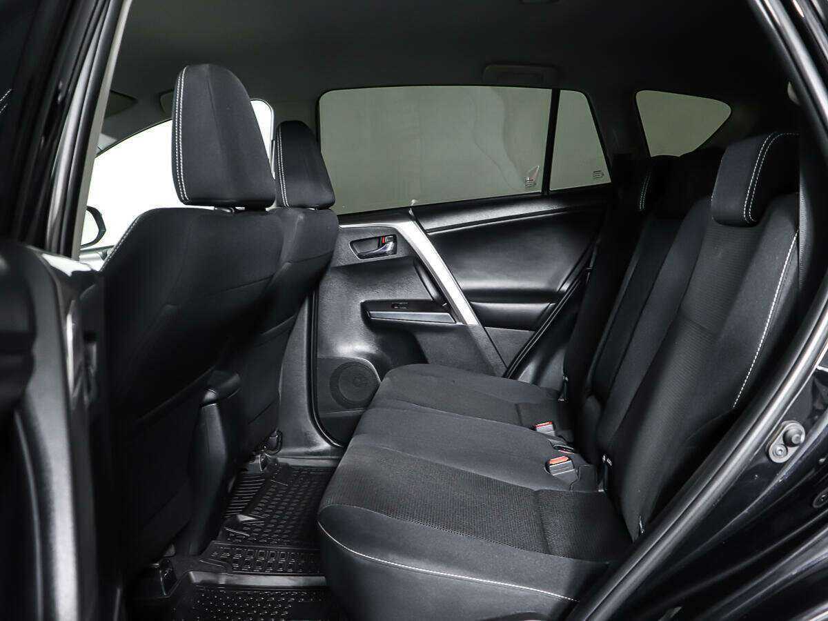 Toyota RAV4 с пробегом — 2017 год. Фото: #11