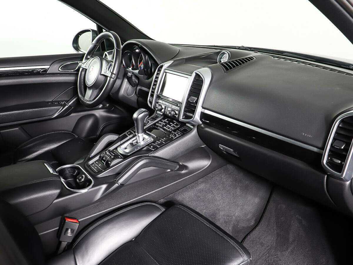 Porsche Cayenne с пробегом — 2012 год. Фото: #10