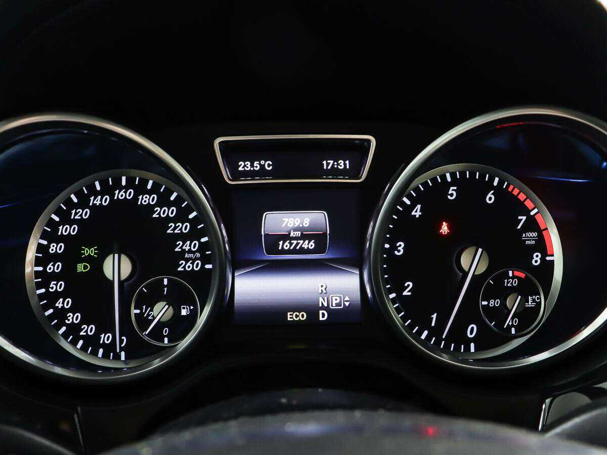 Mercedes-Benz GL-Класс с пробегом — 2015 год. Фото: #13