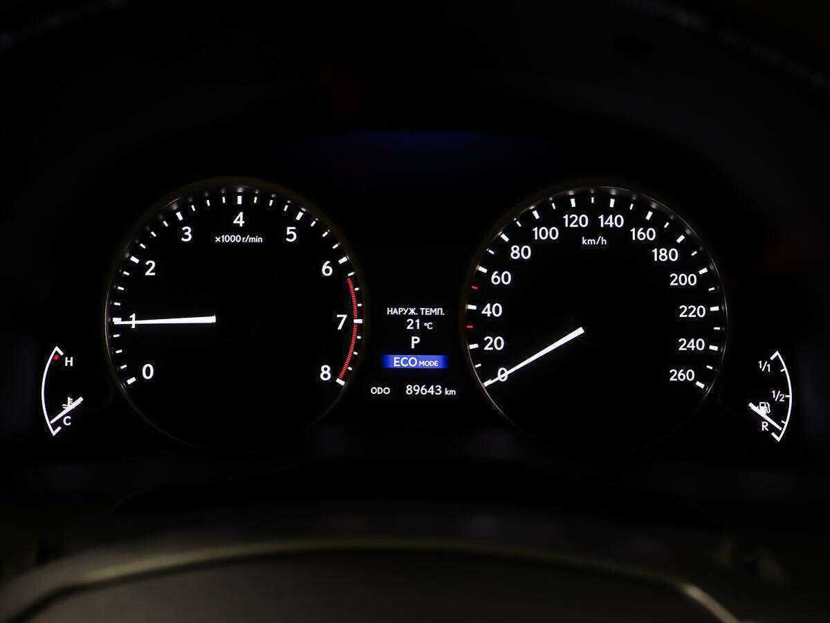 Lexus ES с пробегом — 2013 год. Фото: #13