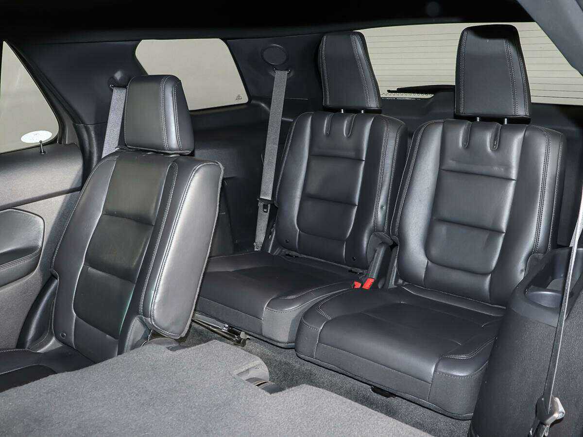 Ford Explorer с пробегом — 2011 год. Фото: #10