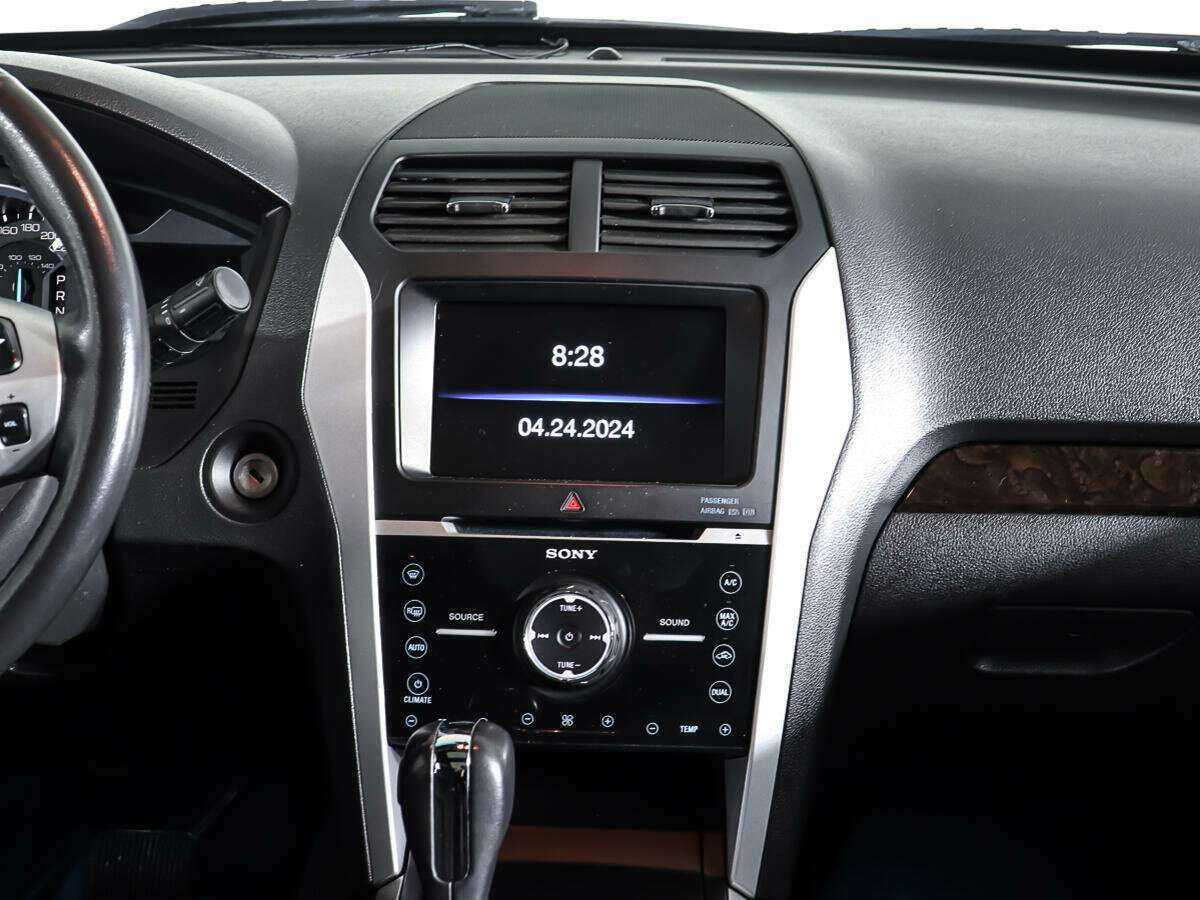 Ford Explorer с пробегом — 2011 год. Фото: #12
