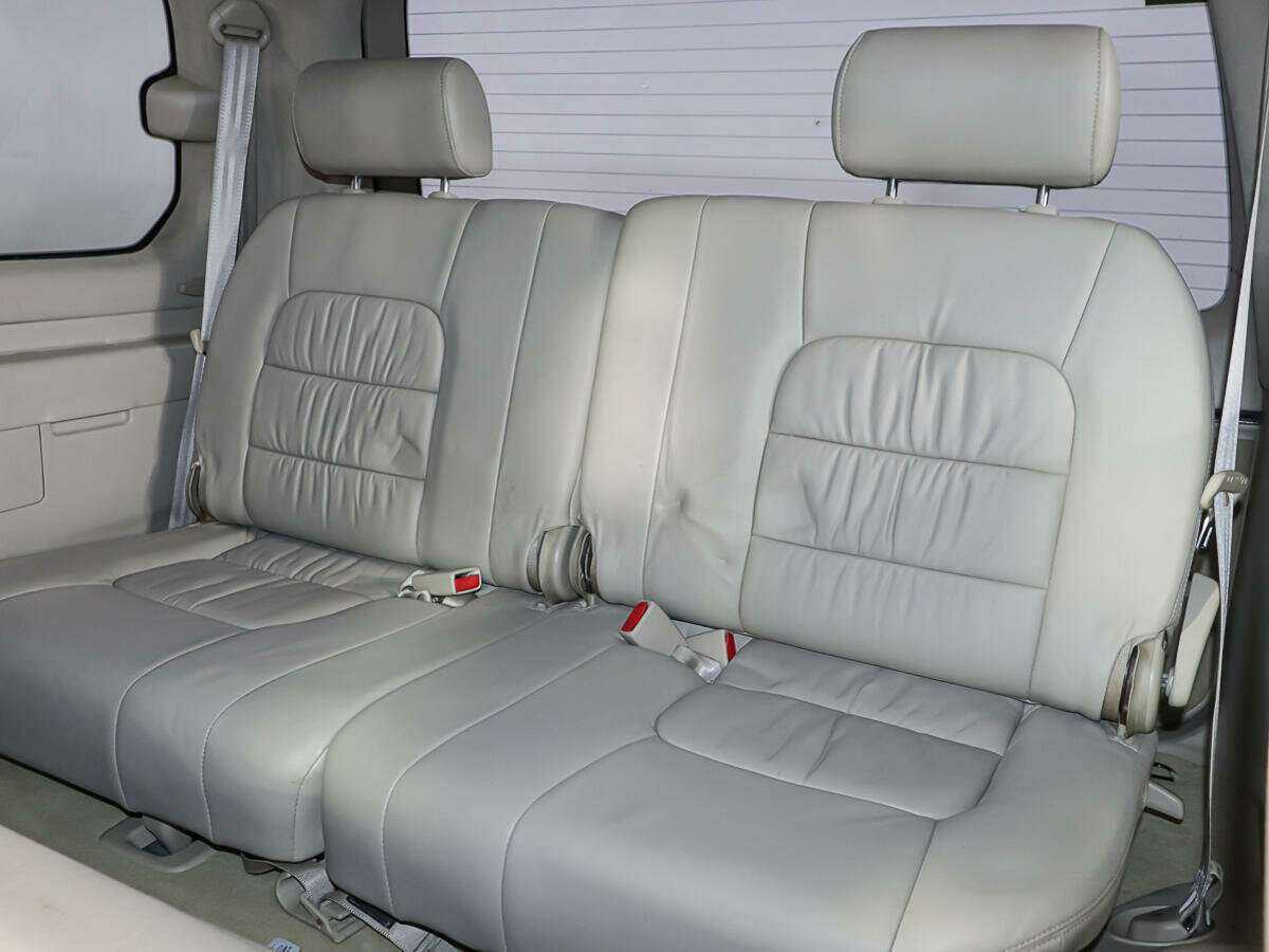 Lexus LX с пробегом — 2005 год. Фото: #12
