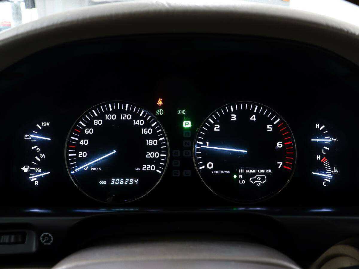 Lexus LX с пробегом — 2005 год. Фото: #14