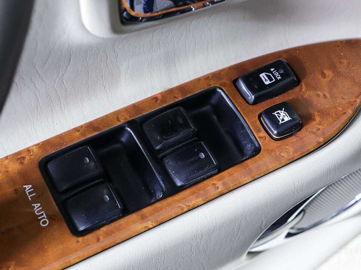 Lexus LX с пробегом — 2005 год. Фото: #23