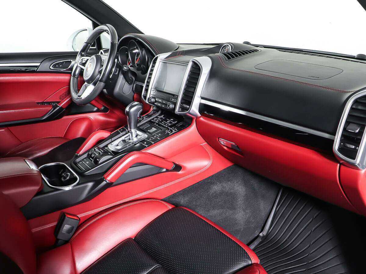 Porsche Cayenne с пробегом — 2017 год. Фото: #8