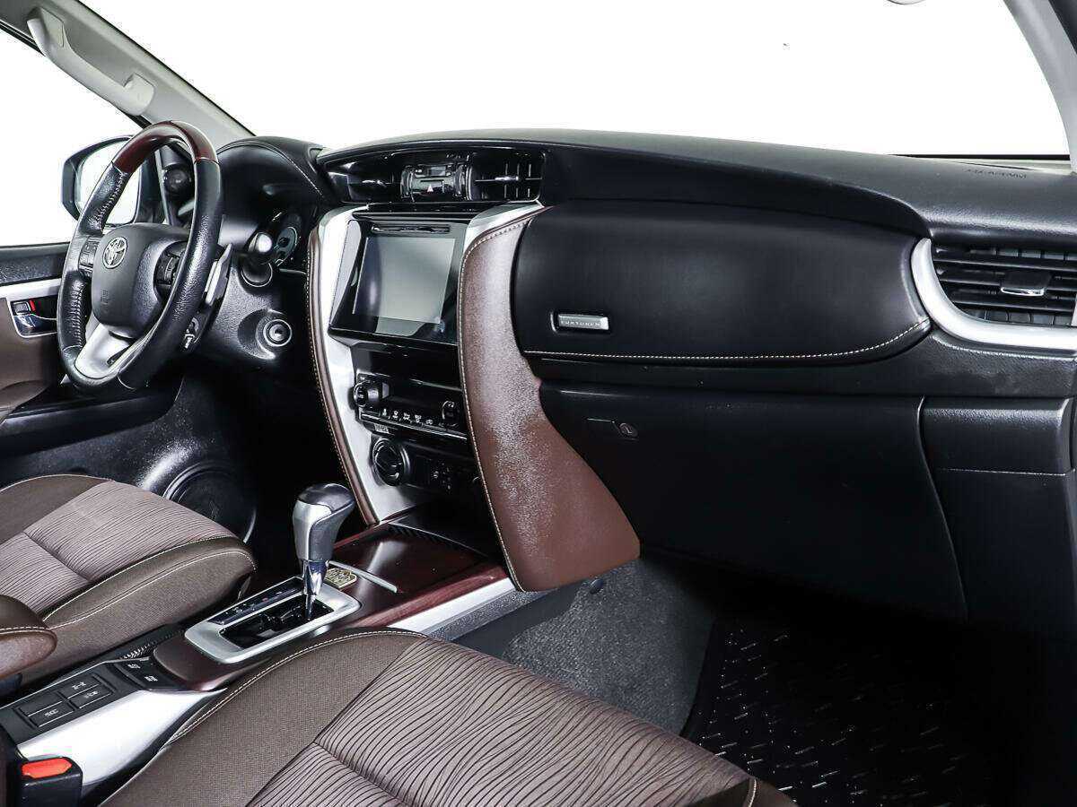 Toyota Fortuner с пробегом — 2019 год. Фото: #8