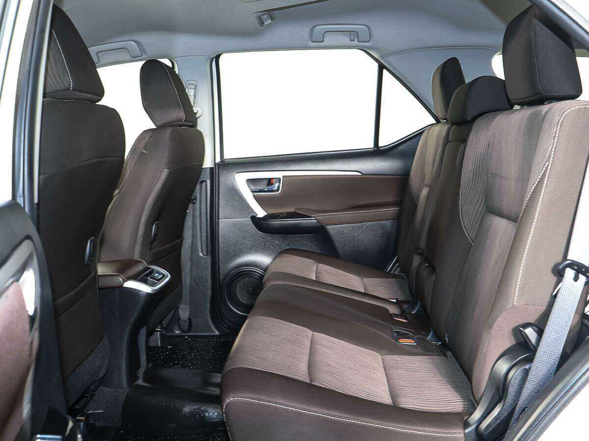 Toyota Fortuner с пробегом — 2019 год. Фото: #9