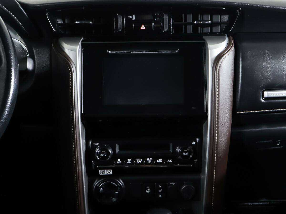 Toyota Fortuner с пробегом — 2019 год. Фото: #11
