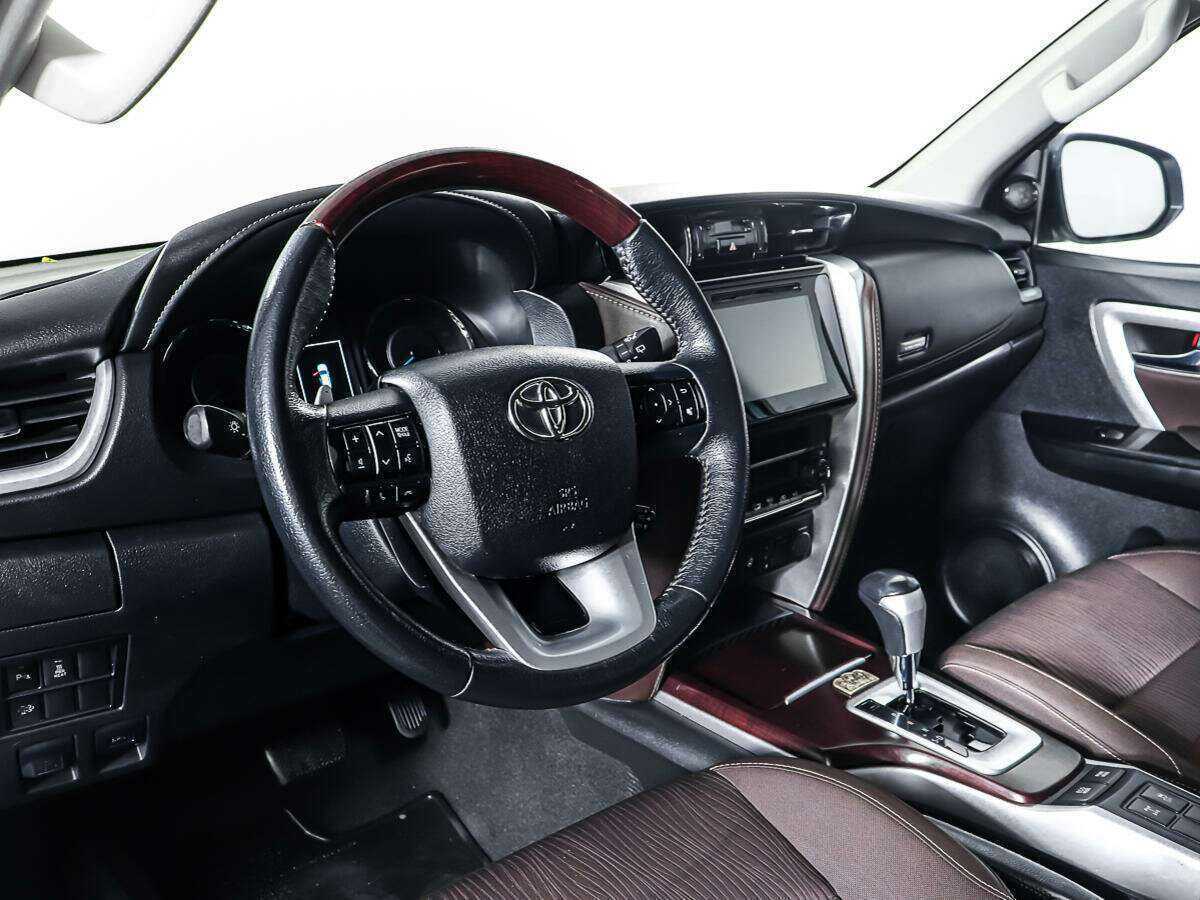 Toyota Fortuner с пробегом — 2019 год. Фото: #12
