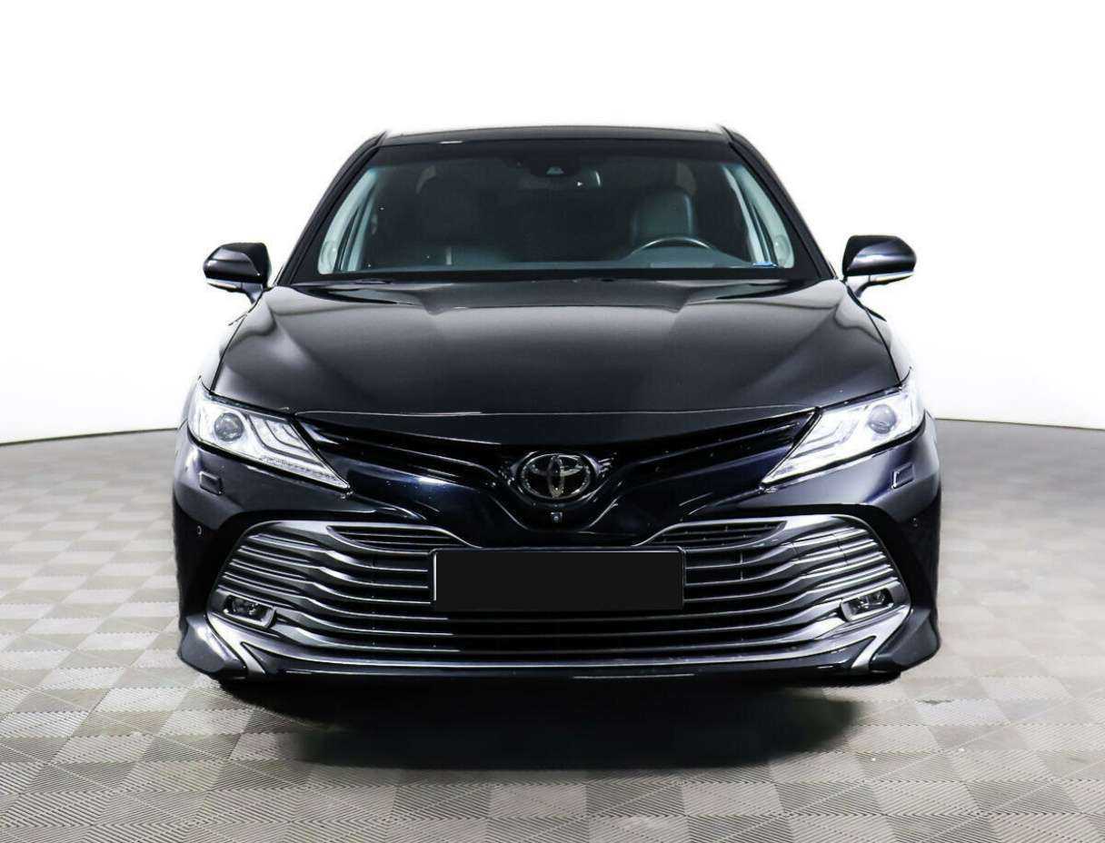 Toyota Camry с пробегом — 2019 год. Фото: #1
