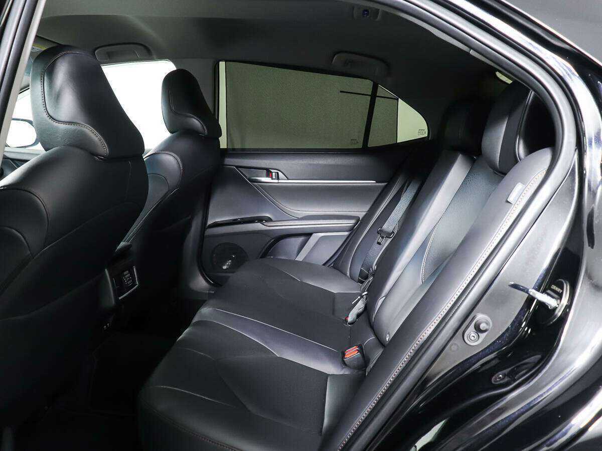 Toyota Camry с пробегом — 2019 год. Фото: #8