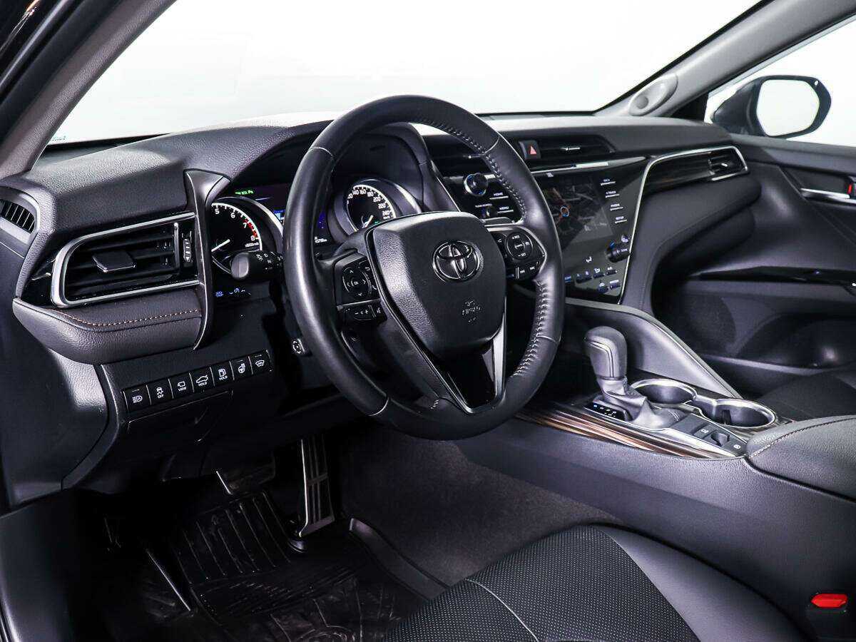 Toyota Camry с пробегом — 2019 год. Фото: #9
