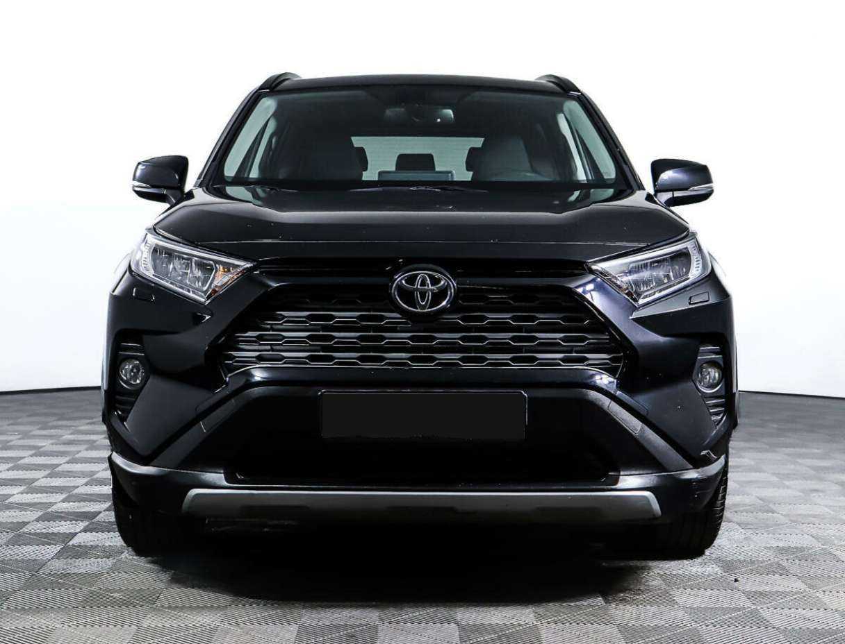 Toyota RAV4 с пробегом — 2021 год. Фото: #1