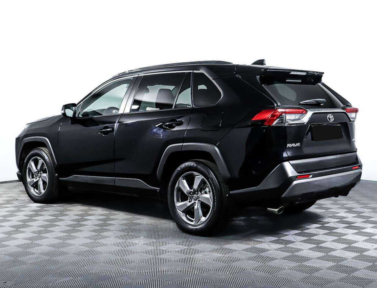 Toyota RAV4 с пробегом — 2021 год. Фото: #6