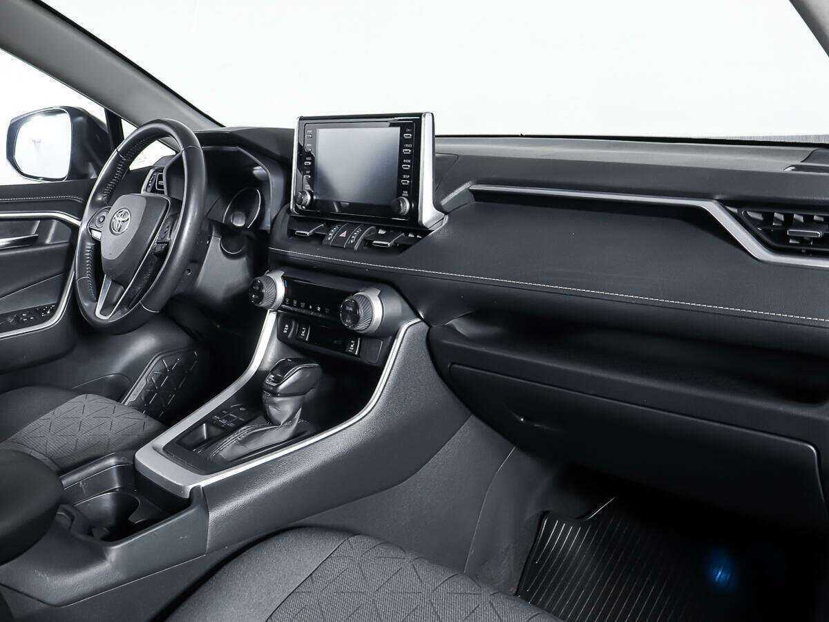 Toyota RAV4 с пробегом — 2021 год. Фото: #8