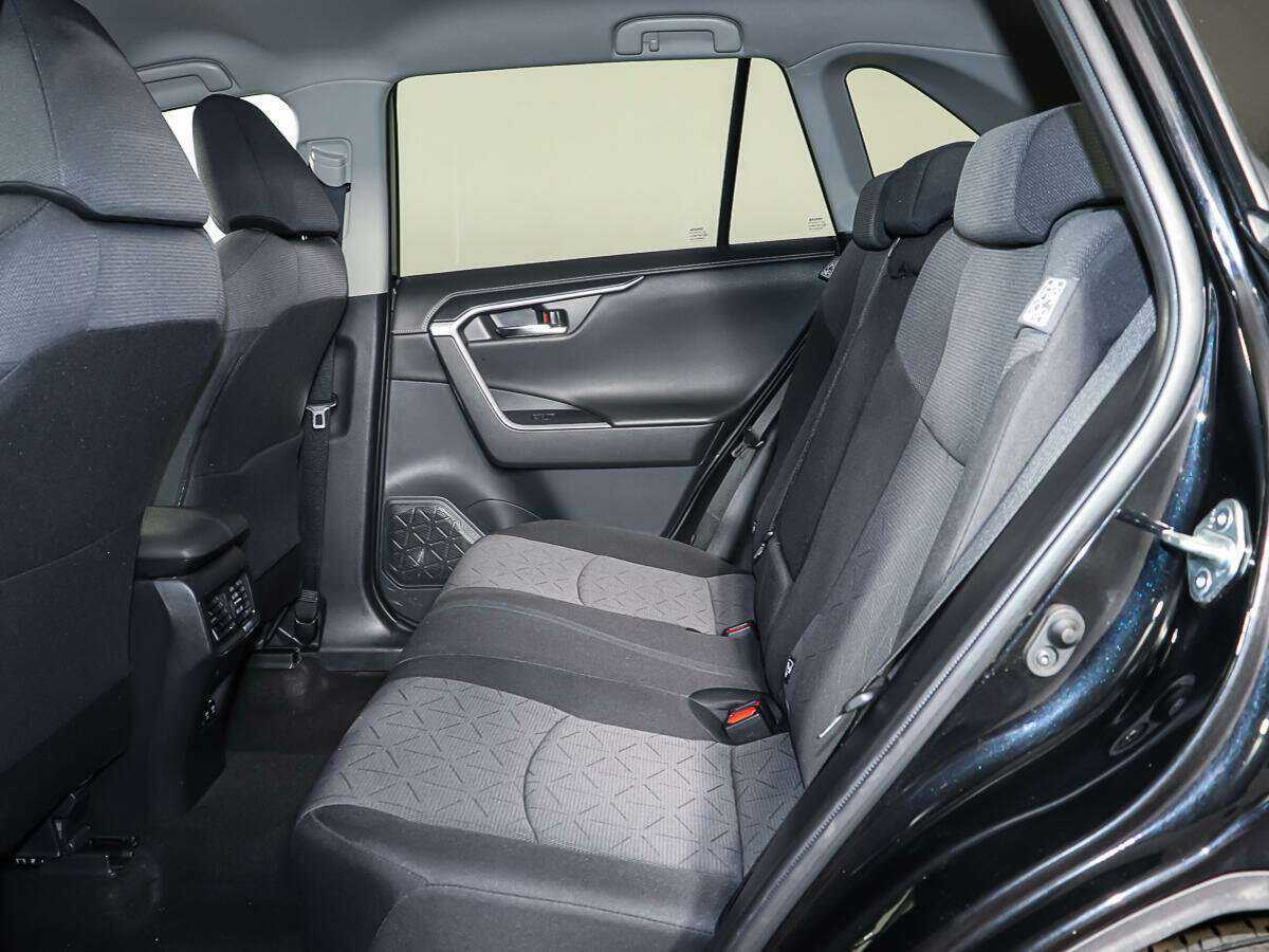 Toyota RAV4 с пробегом — 2021 год. Фото: #9