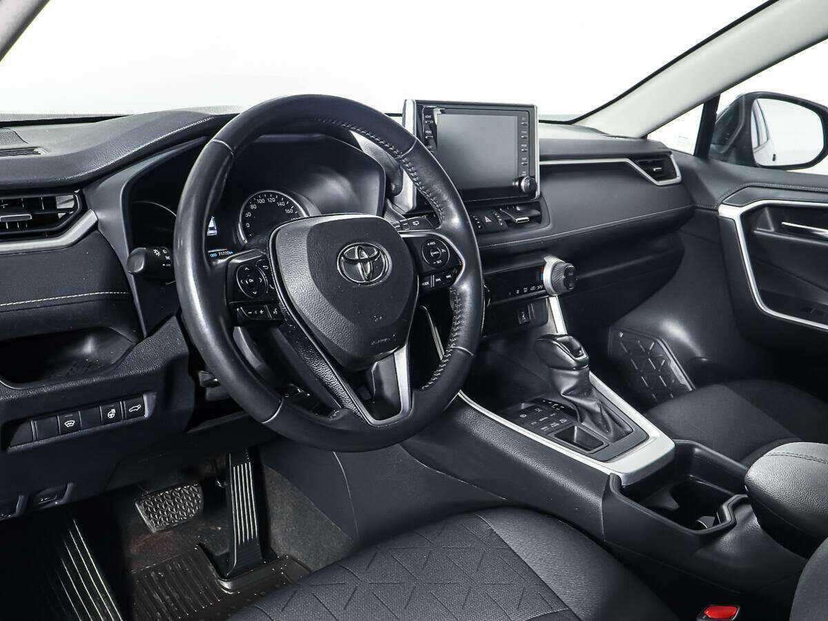 Toyota RAV4 с пробегом — 2021 год. Фото: #12