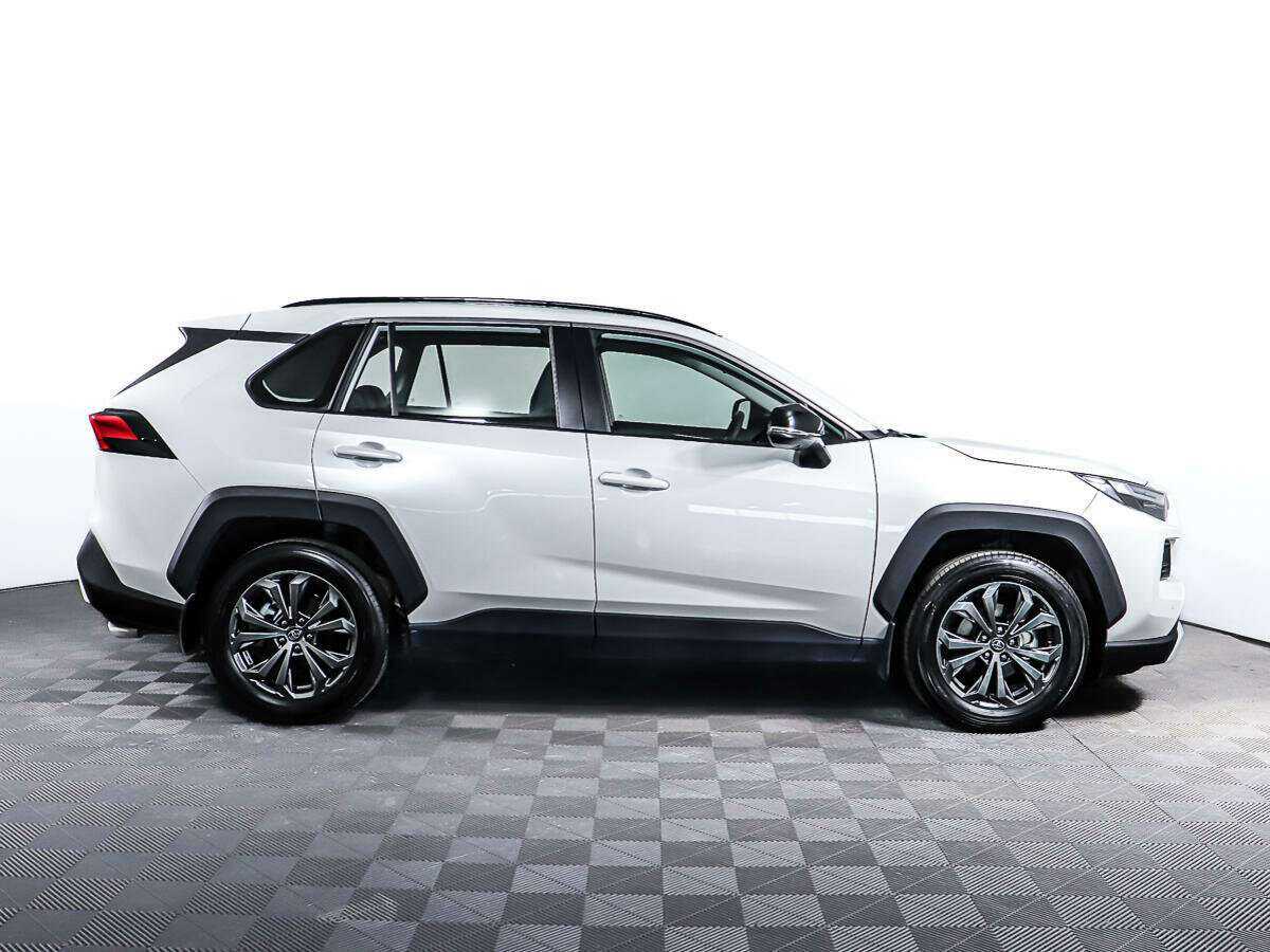 Toyota RAV4 с пробегом — 2023 год. Фото: #3