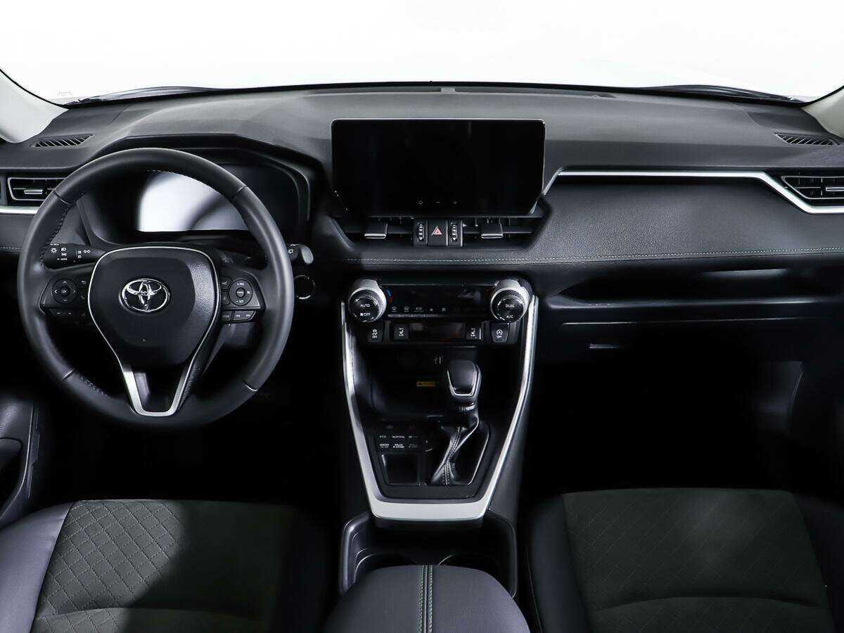 Toyota RAV4 с пробегом — 2023 год. Фото: #9
