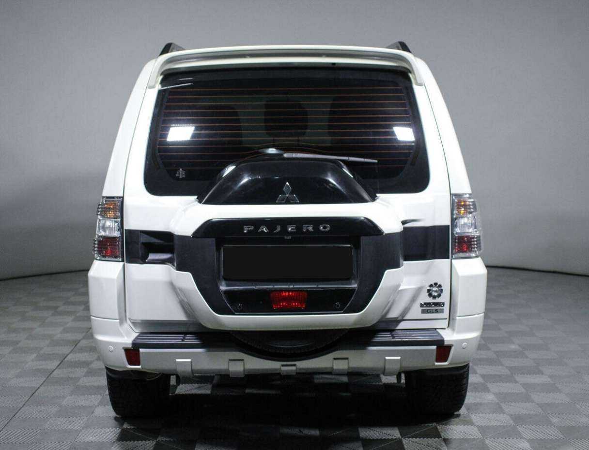 Mitsubishi Pajero с пробегом — 2017 год. Фото: #5